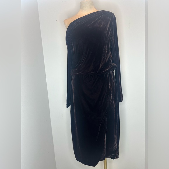 Theory
Off-The-Shoulder Velvet Midi-Dress - Picture 4 of 13